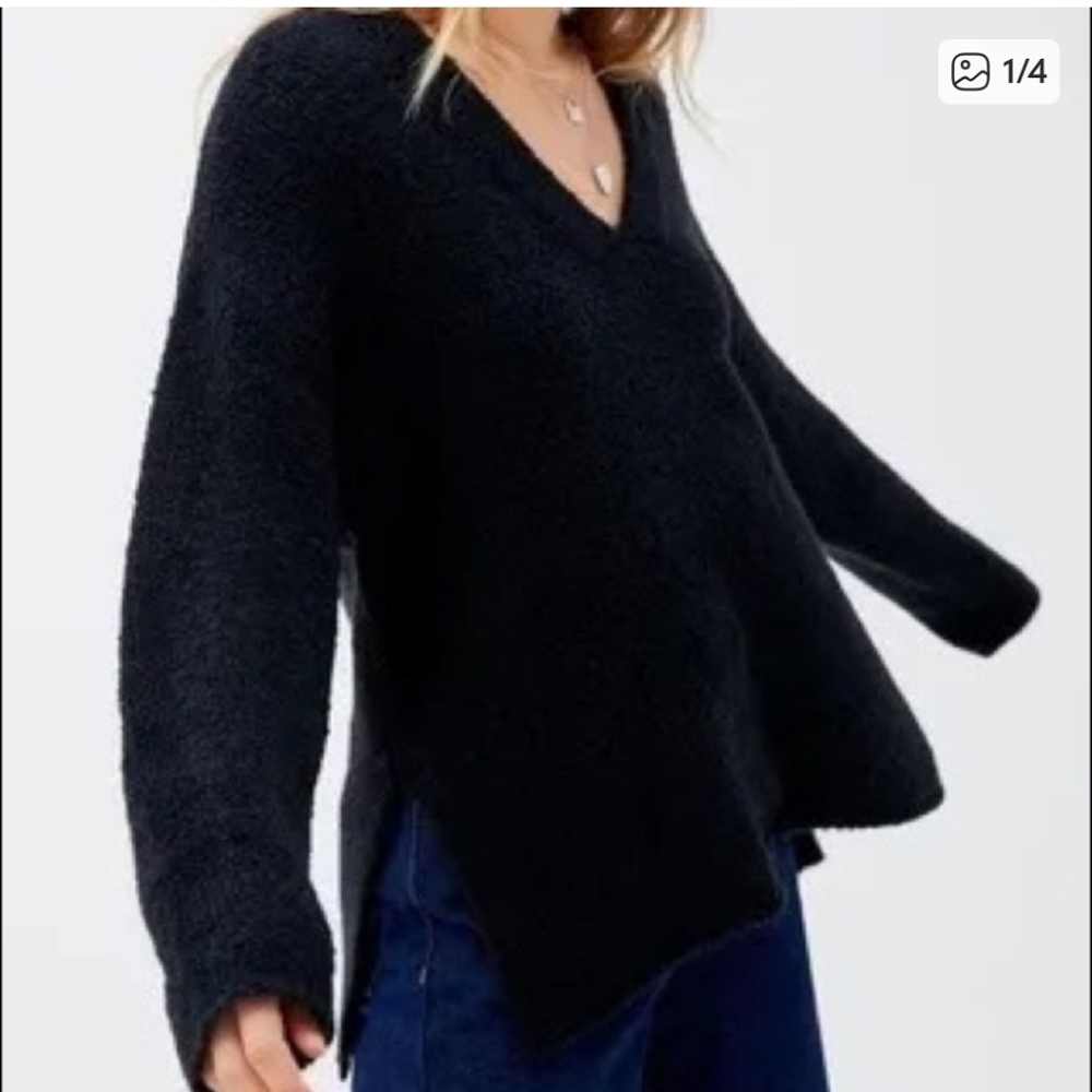 NWT Urban Outfitters Rosie V Neck Sweater Women's Size Medium Black